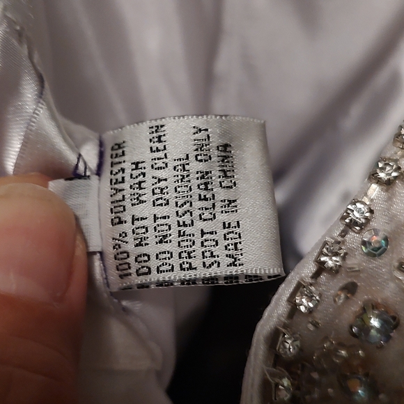 Beautiful Hi-Low Dress. see details for size - Picture 13 of 16